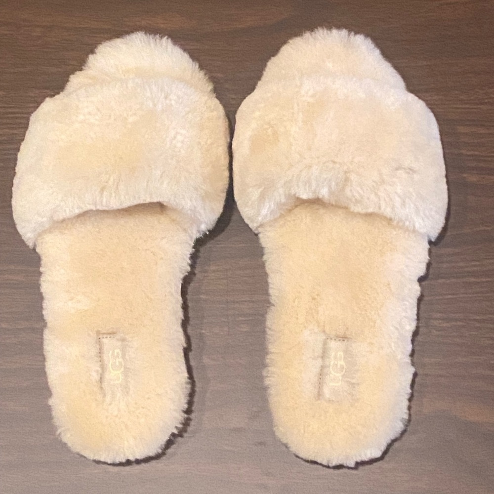 UGG FLUFF GENUINE SHEEP FUR SLIPPER 9M NWOT